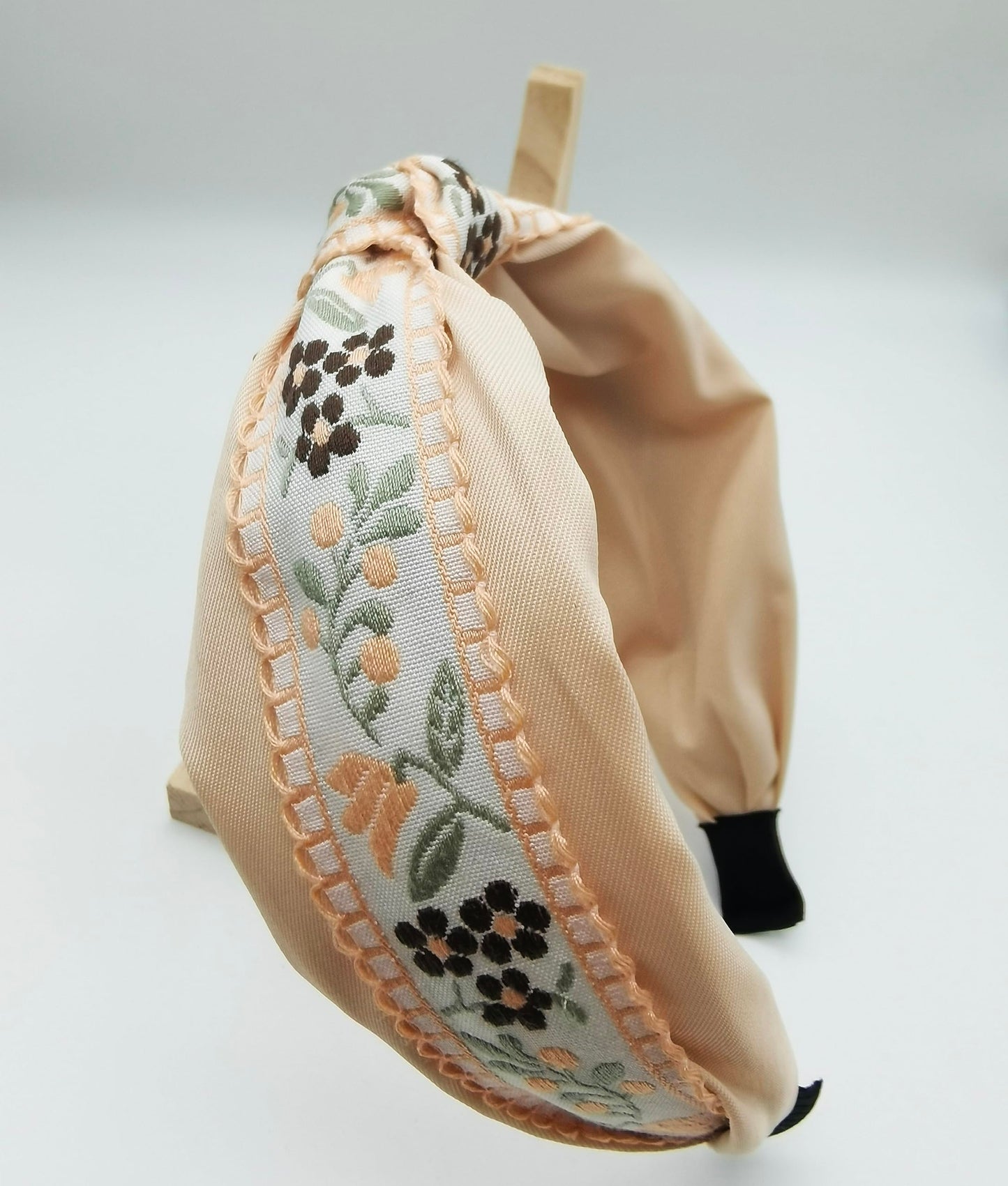 OUTVIE Boho Knotted Apricot Headband with Handmade Lace Embroidery Floral Metal Headband for Girls Womens