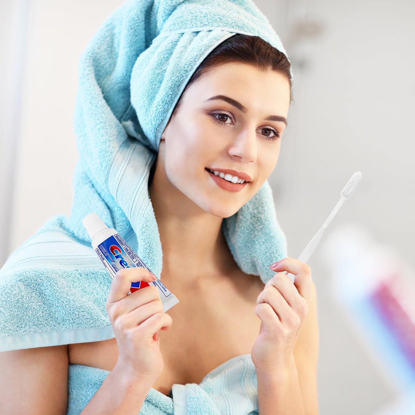 Travel-Sized Adult Dental Care Kit Bulk, TSA-Compliant Oral Care Bag Includes a Toothbrush, Floss Picks, Toothpaste, and Mint mouthwash